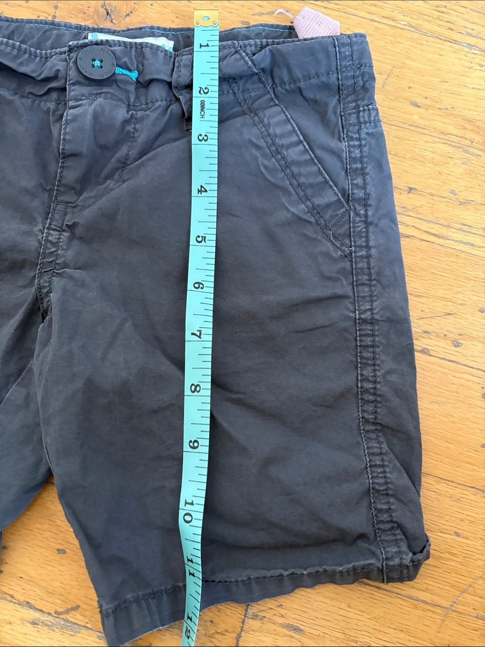 Girls Gray Lightweight Snap Shorts with Pockets by Old Navy Size 5 - Picture 2 of 9